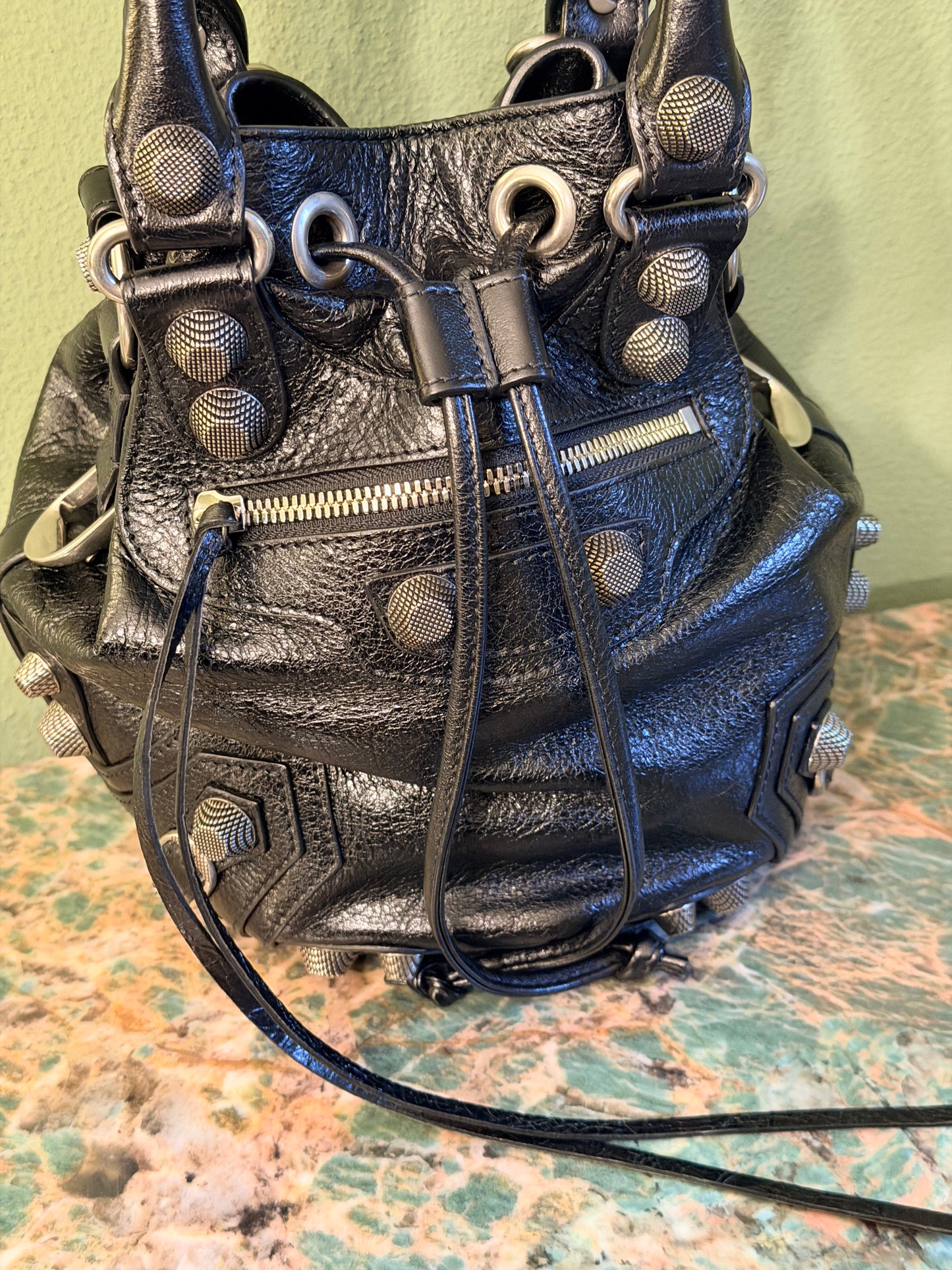 BALENCIAGA BLACK LE CAGOLE SMALL BUCKET CROSSBODY BAG