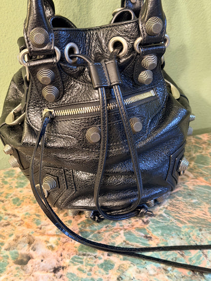 BALENCIAGA BLACK LE CAGOLE SMALL BUCKET CROSSBODY BAG