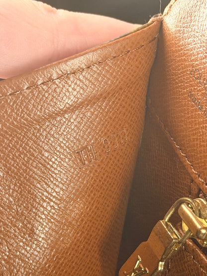 LOUIS VUITTON MONOGRAM MEDIUM POCHETTE DAME