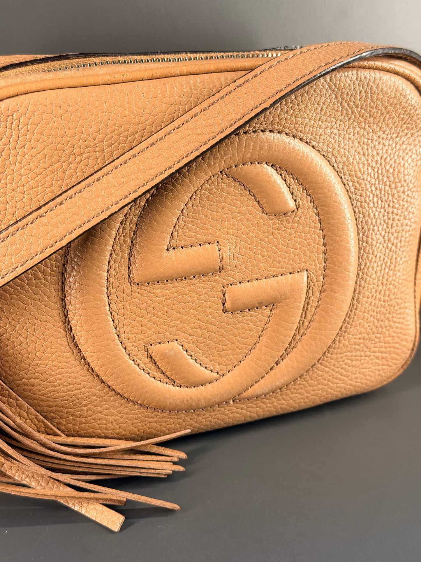 GUCCI BEIGE DISCO SOHO CROSSBODY BAG