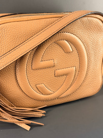 GUCCI BEIGE DISCO SOHO CROSSBODY BAG