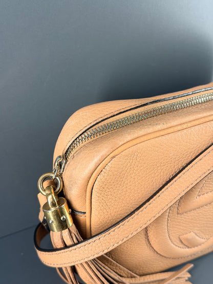 GUCCI BEIGE DISCO SOHO CROSSBODY BAG