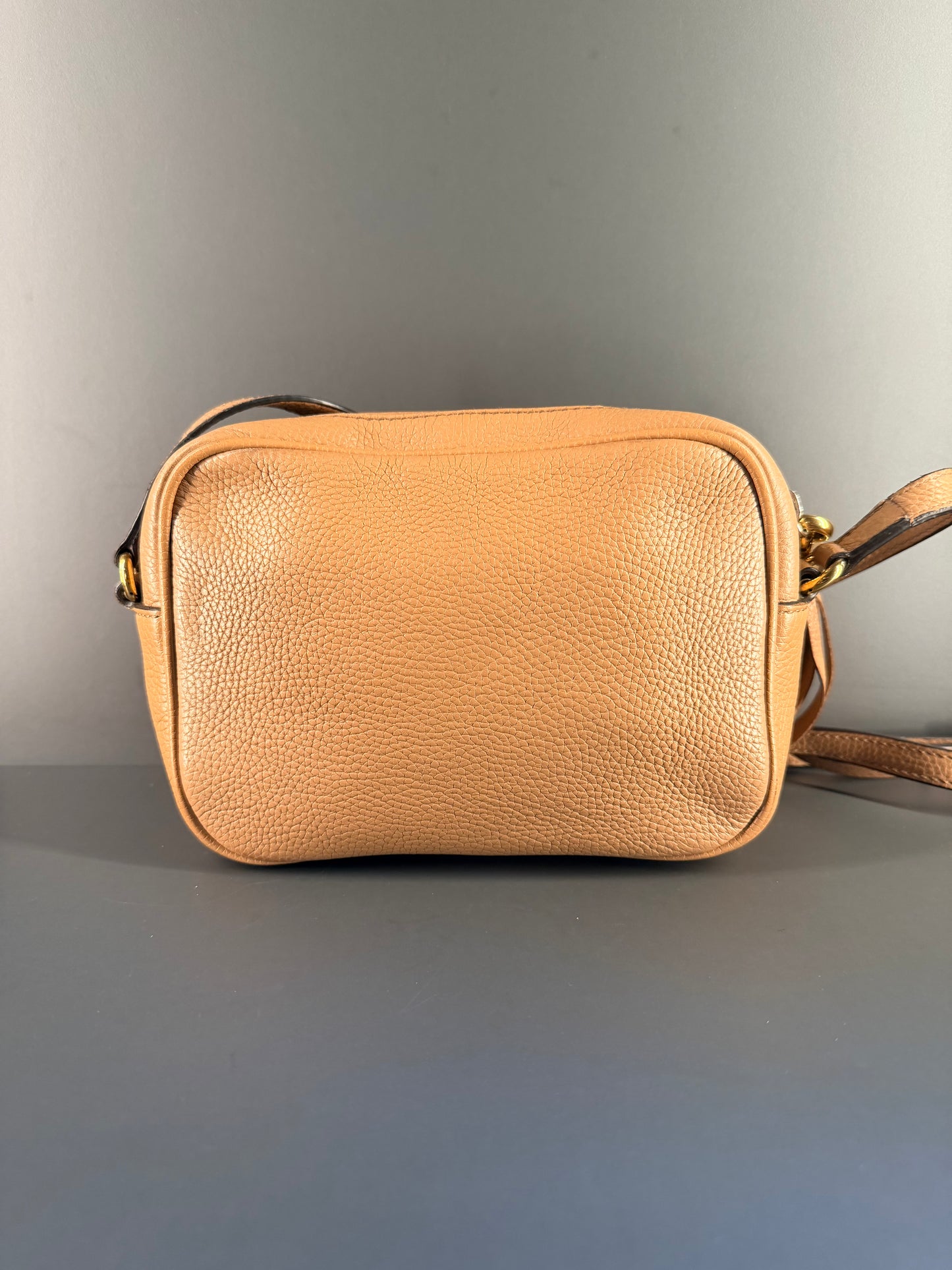 GUCCI BEIGE DISCO SOHO CROSSBODY BAG