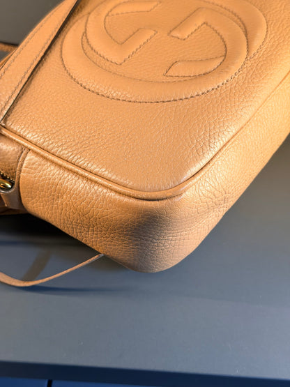 GUCCI BEIGE DISCO SOHO CROSSBODY BAG