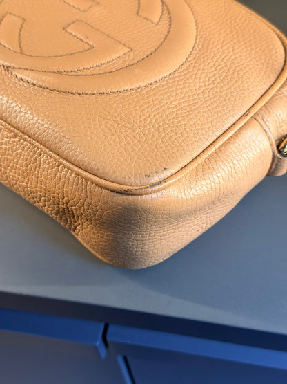 GUCCI BEIGE DISCO SOHO CROSSBODY BAG