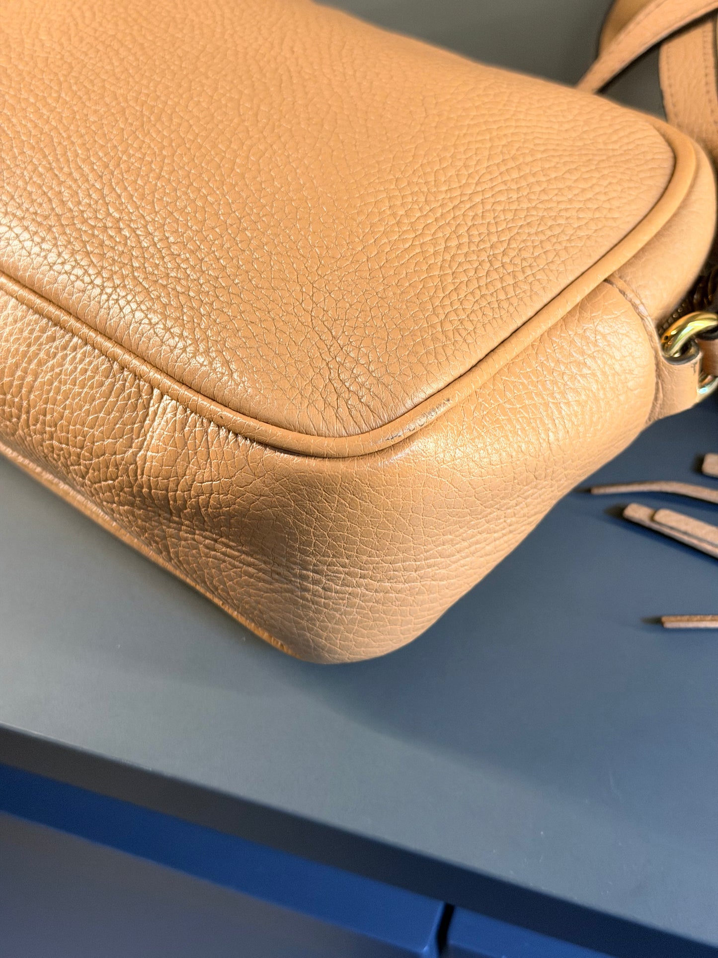 GUCCI BEIGE DISCO SOHO CROSSBODY BAG