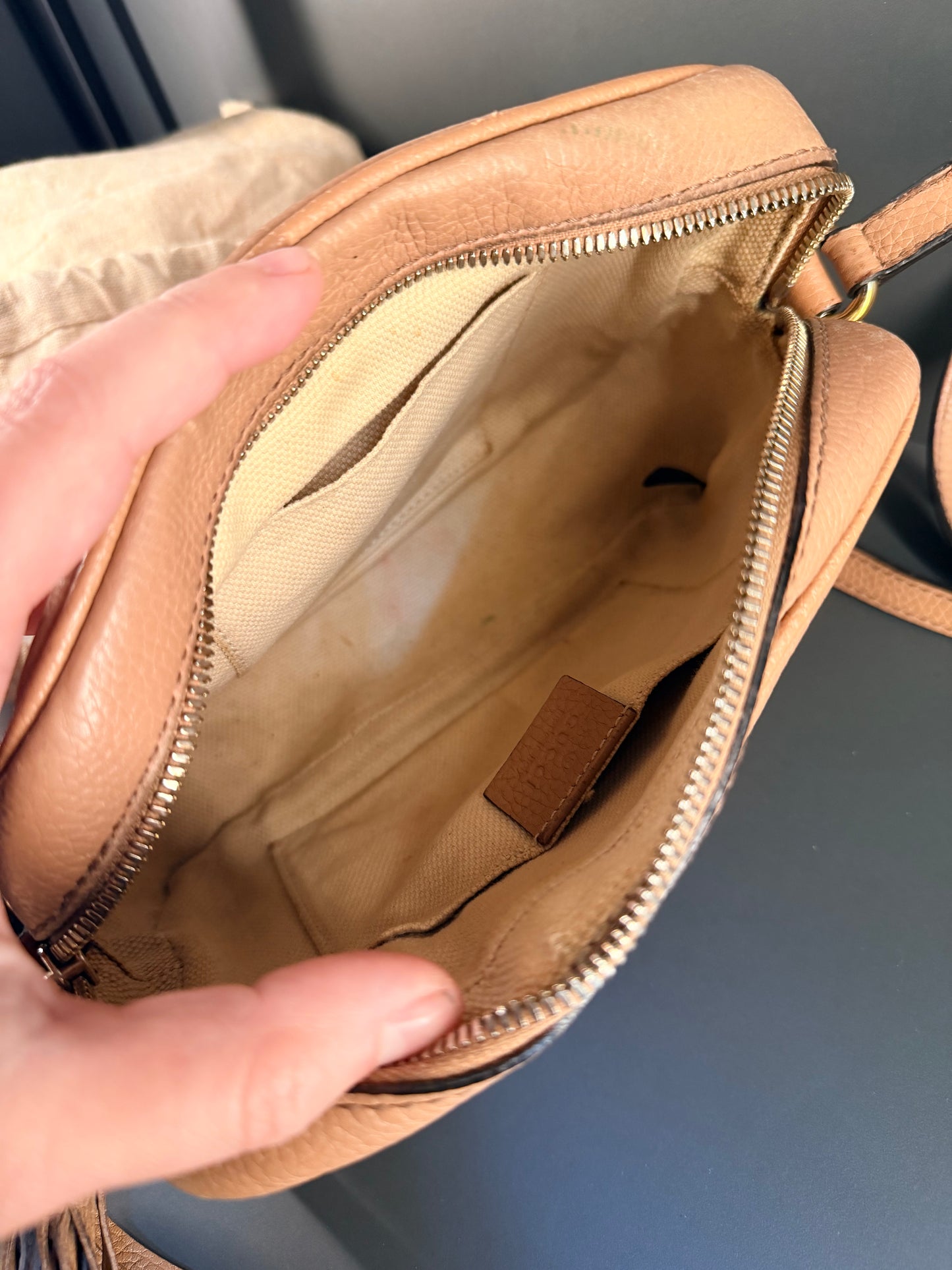 GUCCI BEIGE DISCO SOHO CROSSBODY BAG