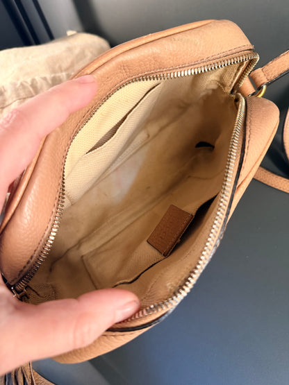 GUCCI BEIGE DISCO SOHO CROSSBODY BAG