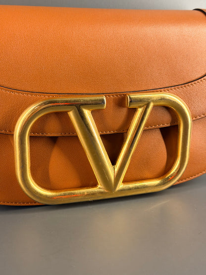 VALENTINO TAN SUPERVEE SHOULDER BAG