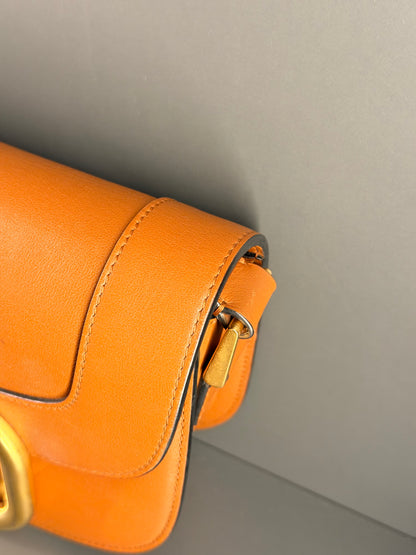 VALENTINO TAN SUPERVEE SHOULDER BAG