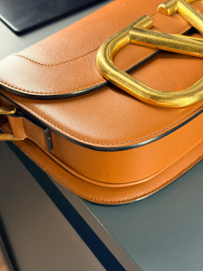 VALENTINO TAN SUPERVEE SHOULDER BAG