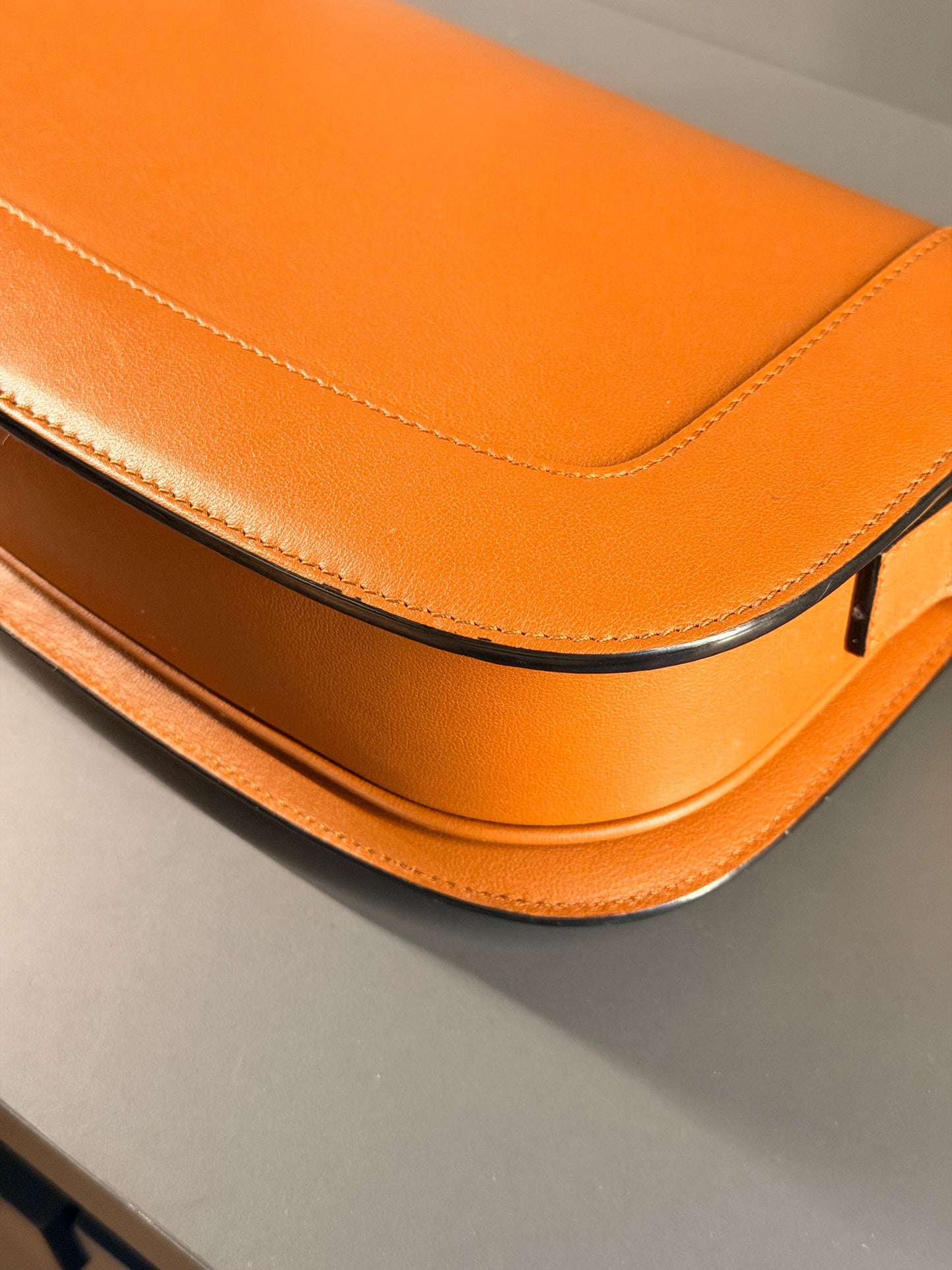 VALENTINO TAN SUPERVEE SHOULDER BAG