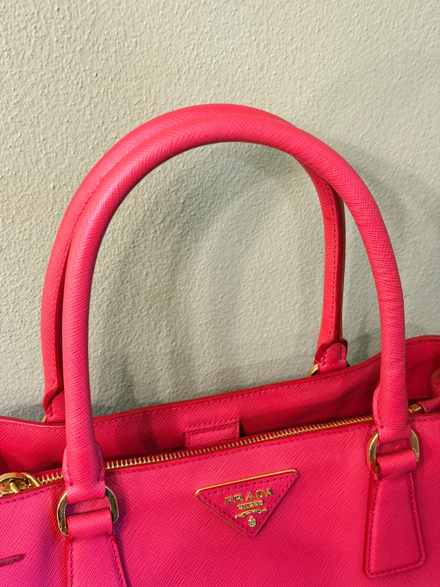 PRADA RED MEDIUM GALLERIA HANDBAG