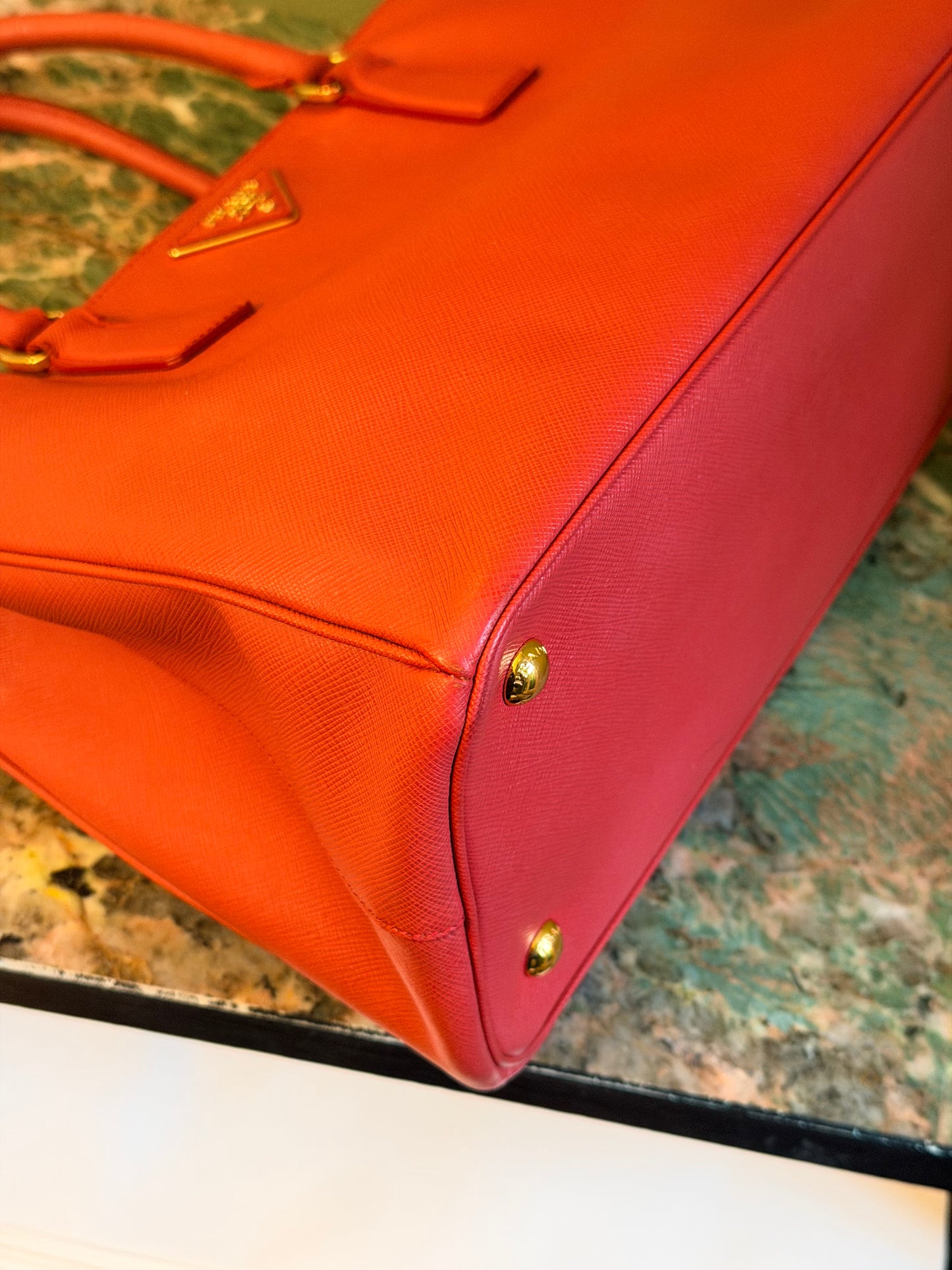 PRADA RED MEDIUM GALLERIA HANDBAG