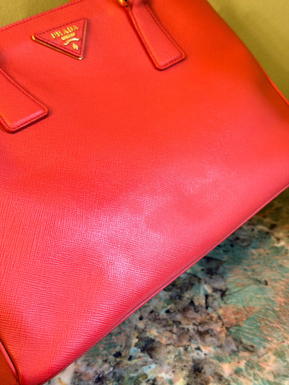 PRADA RED MEDIUM GALLERIA HANDBAG