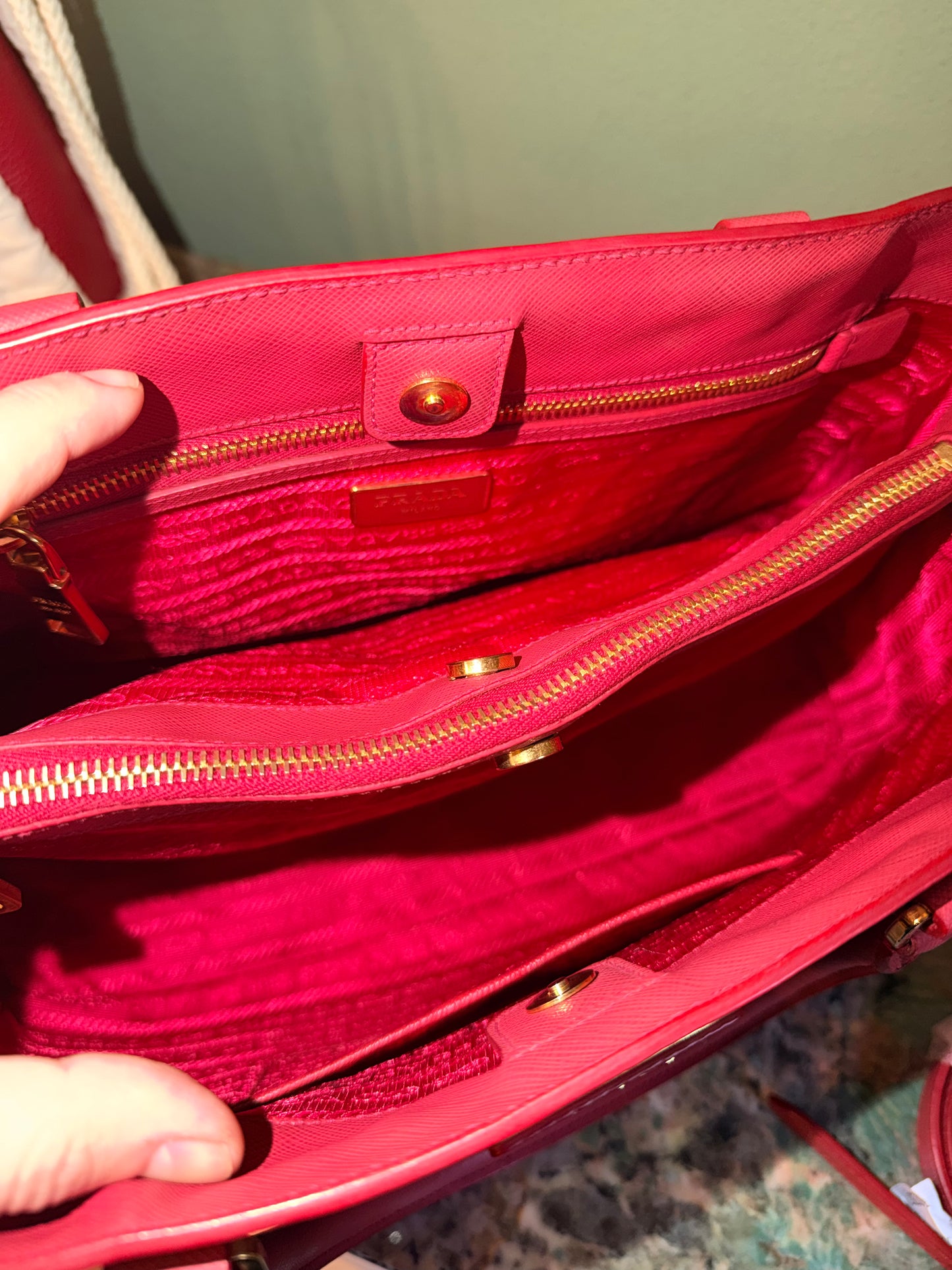 PRADA RED MEDIUM GALLERIA HANDBAG