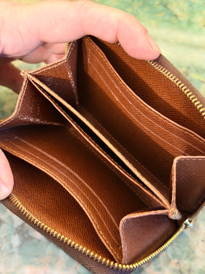 LOUIS VUITTON MONOGRAM ZIPPY COIN