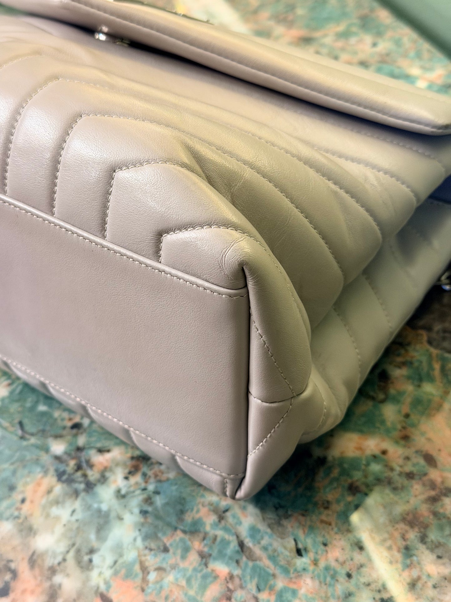 SAINT LAURENT GRAY MEDIUM LOU LOU SHOULDER BAG