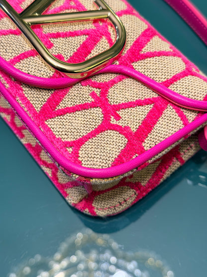 VALENTINO PINK V LOGO SMALL LOCÒ HANDBAG