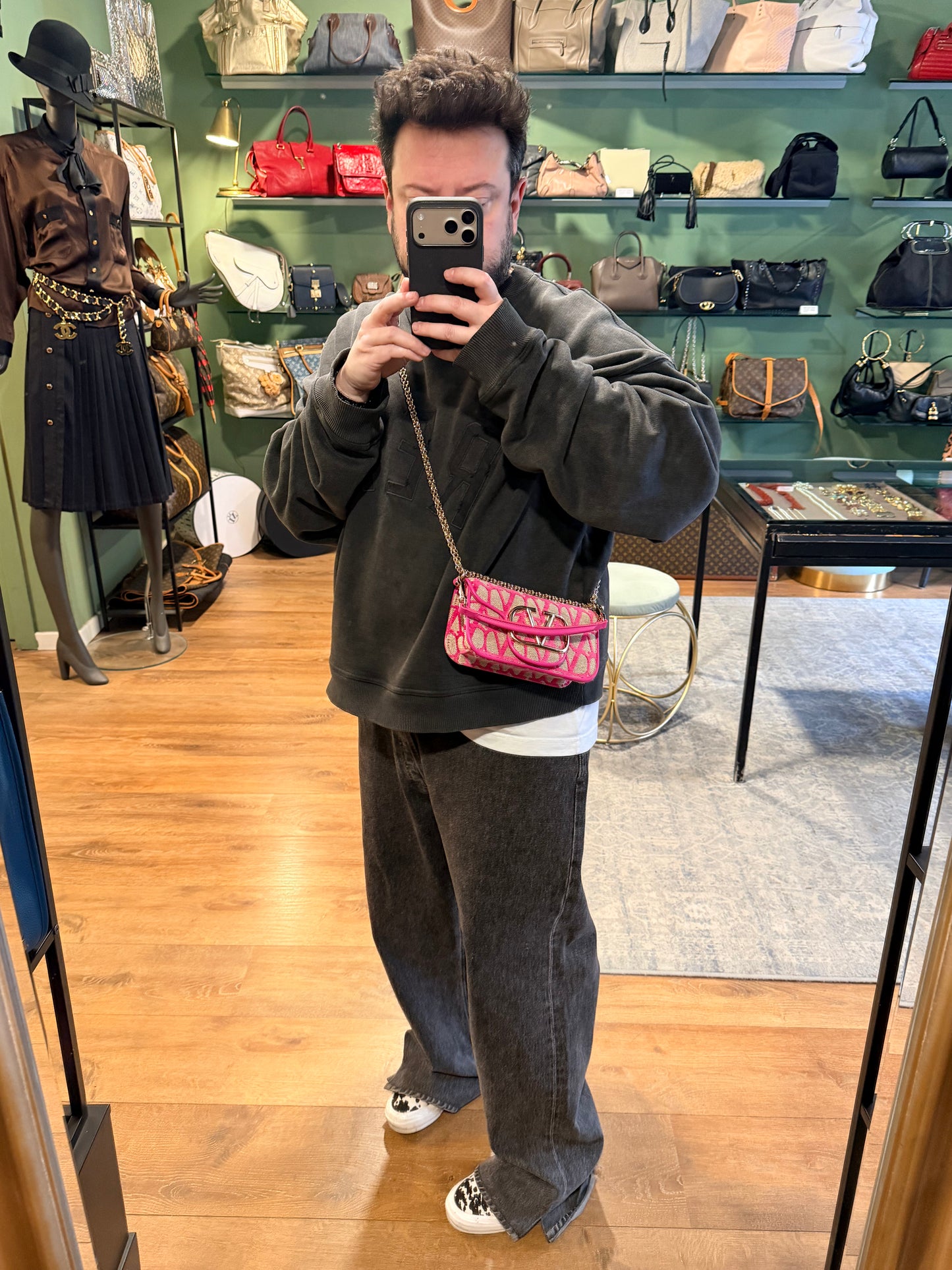 VALENTINO PINK V LOGO SMALL LOCÒ HANDBAG