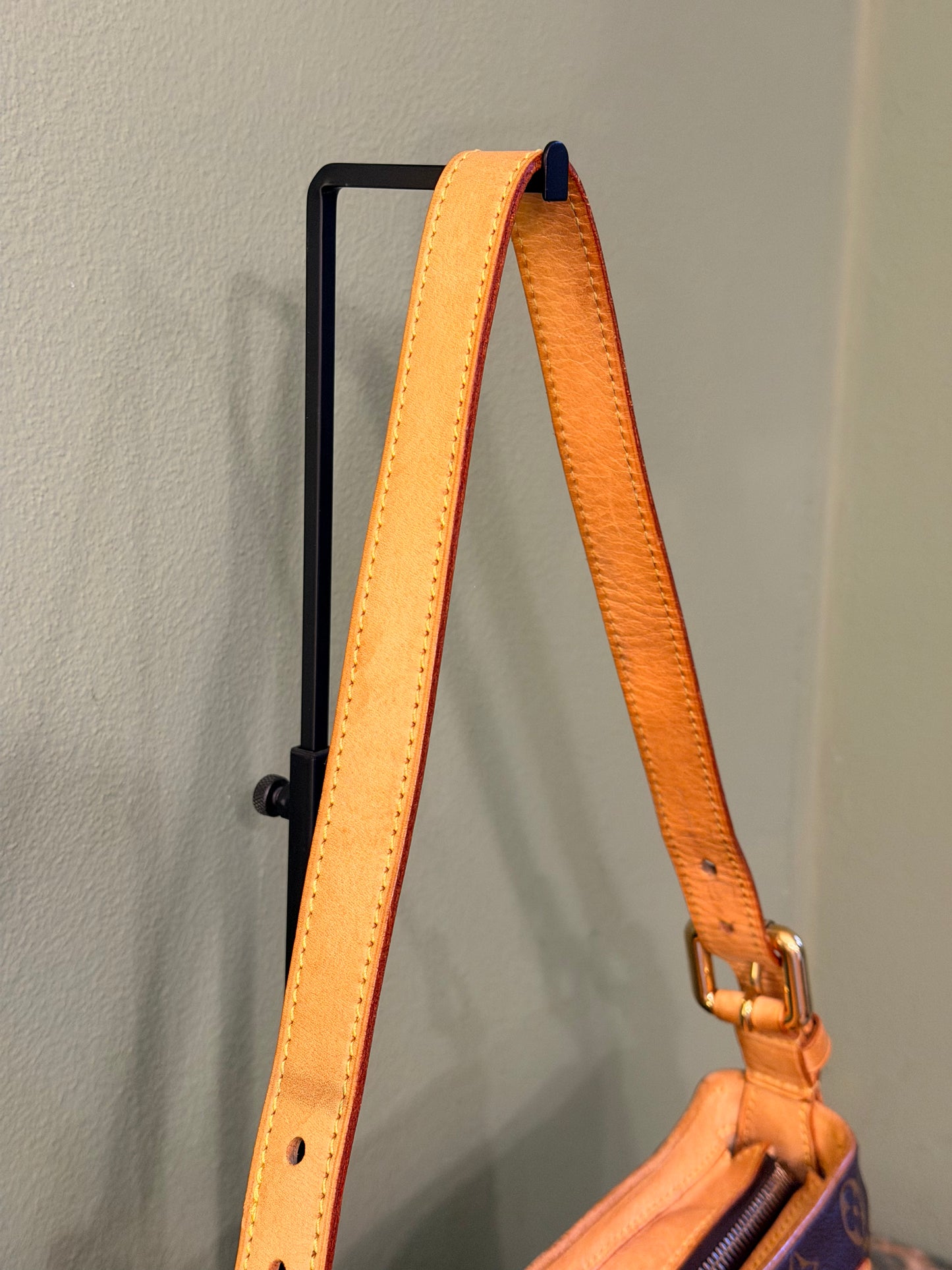 LOUIS VUITTON MONOGRAM HUDSON GM SHOULDER BAG