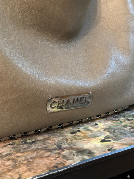 CHANEL GRAY CHAIN SHOULDER BAG