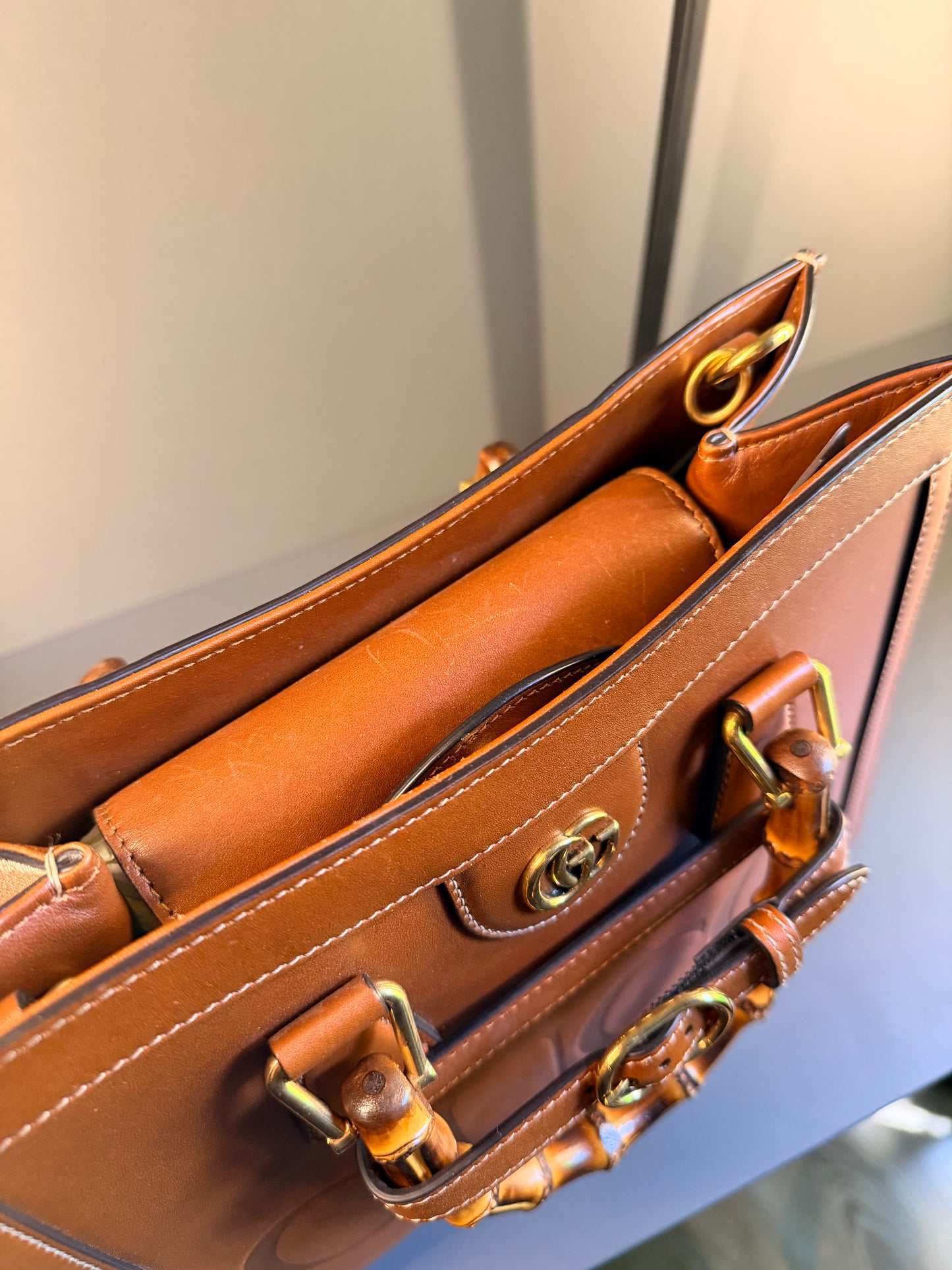 GUCCI TAN MEDIUM DIANA HANDBAG