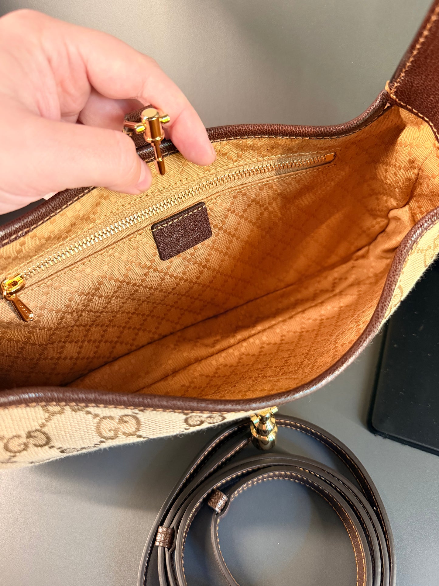 GUCCI MONOGRAM GG JACKIE SLIM SHOULDER BAG