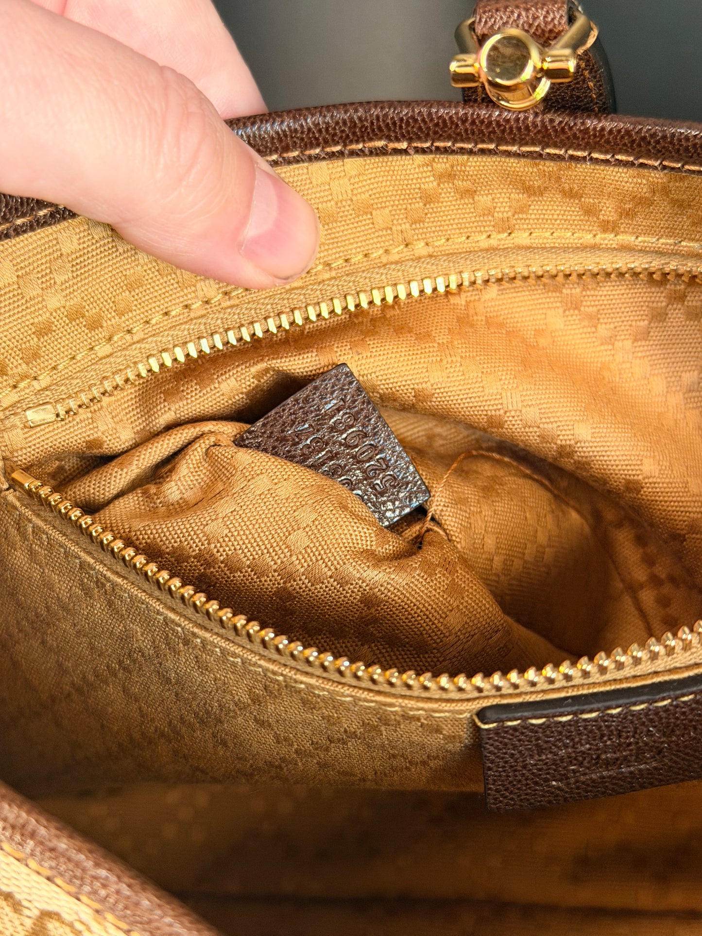 GUCCI MONOGRAM GG JACKIE SLIM SHOULDER BAG