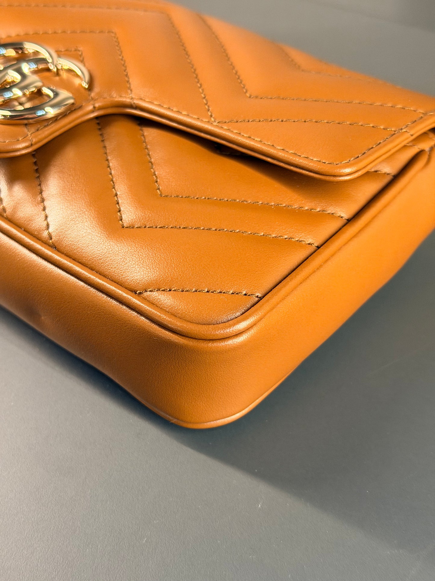 GUCCI TAN MARMONT SMALL CROSSBODY BAG W/ CARD HOLDER