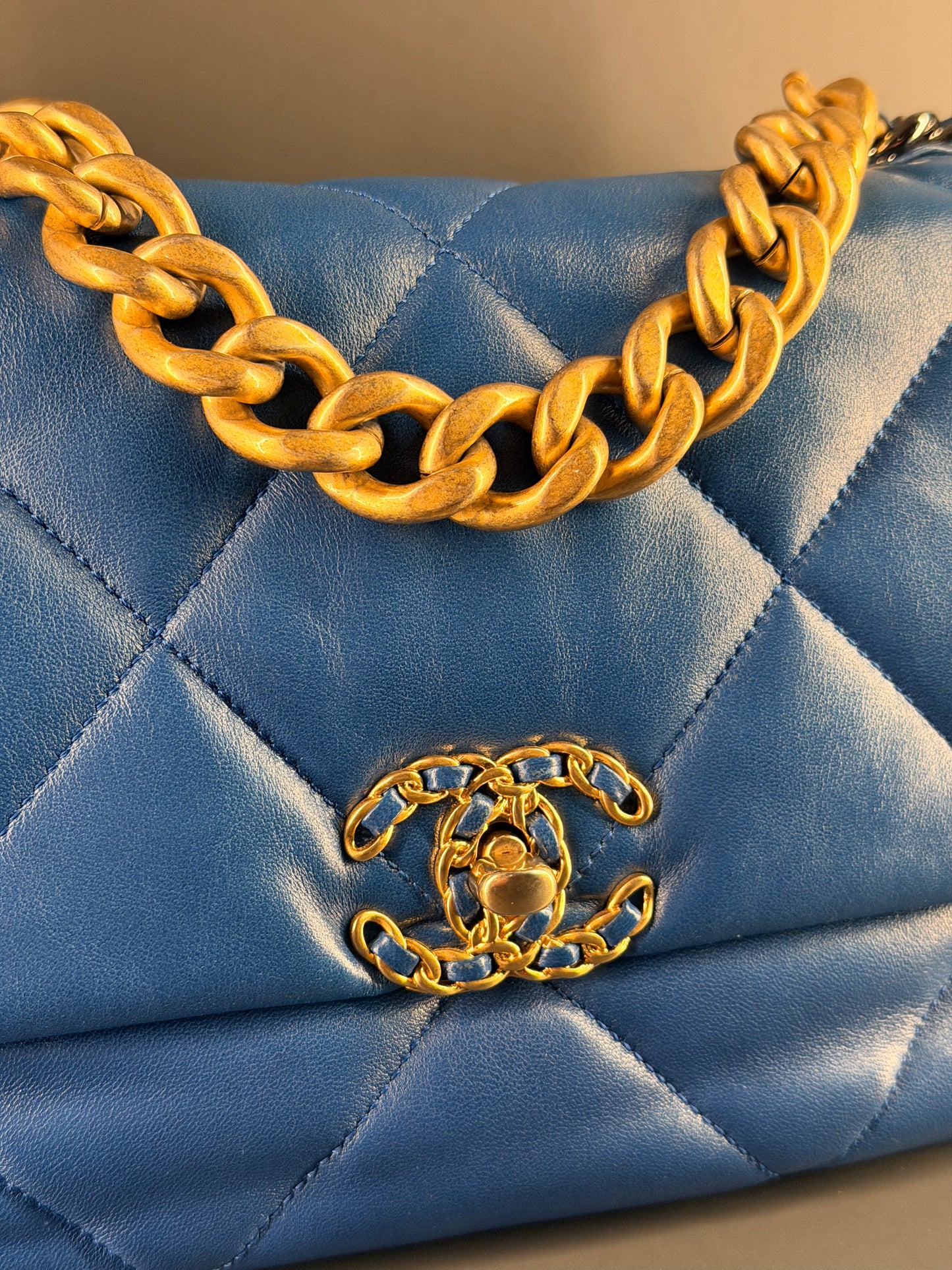 CHANEL BLUE MEDIUM 19 HANDBAG