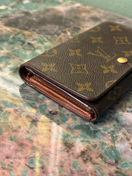 LOUIS VUITTON MONOGRAM MEDIUM WALLET