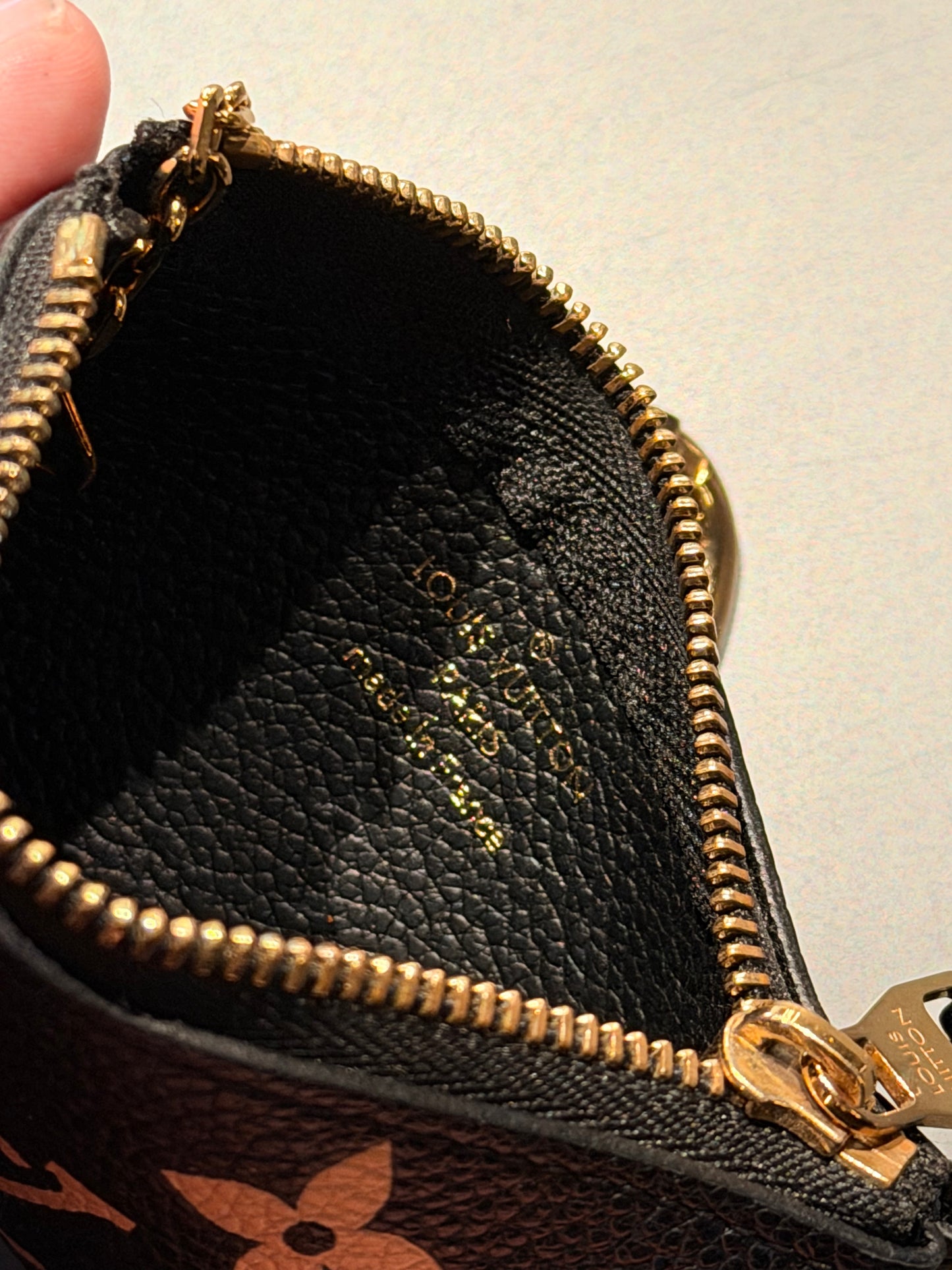 LOUIS VUITTON BLACK EMPREINTE KEY CLES