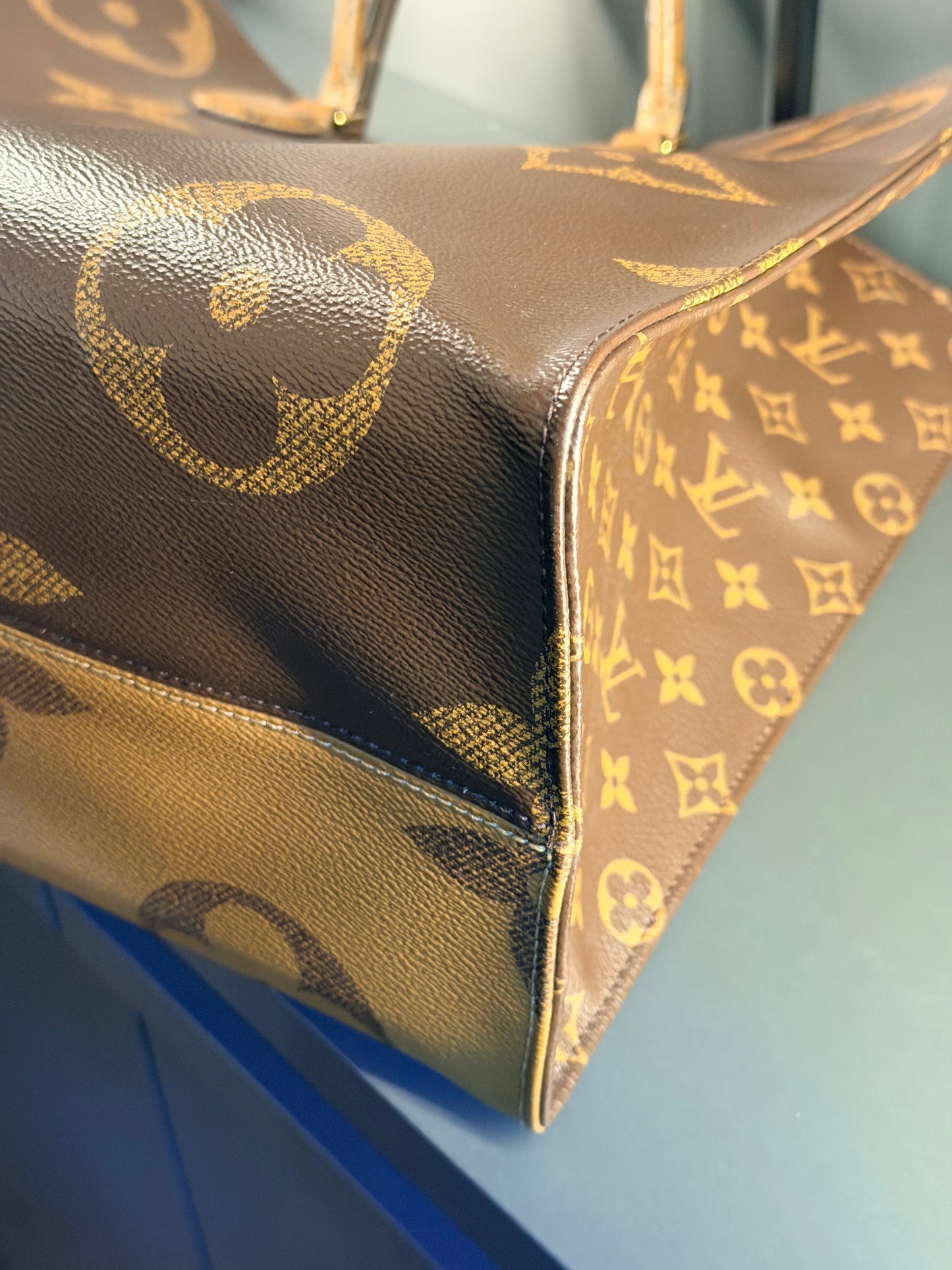 LOUIS VUITTON GIANT MONOGRAM ON THE GO GM