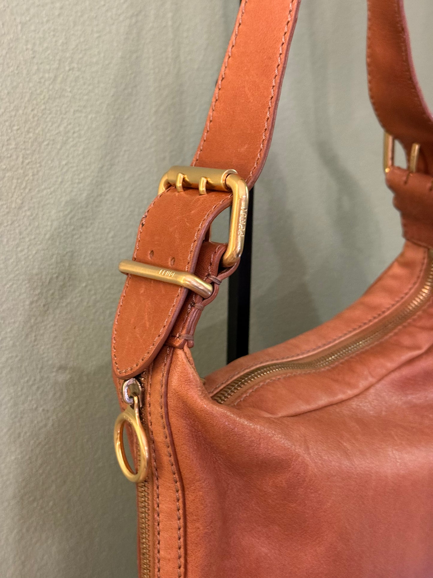 FENDI TAN LEATHER OYSTER SHOULDER BAG