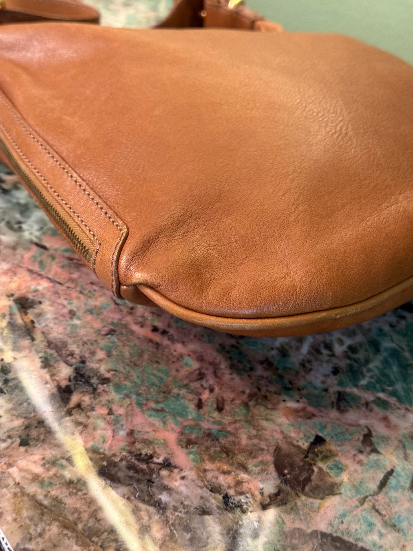 FENDI TAN LEATHER OYSTER SHOULDER BAG