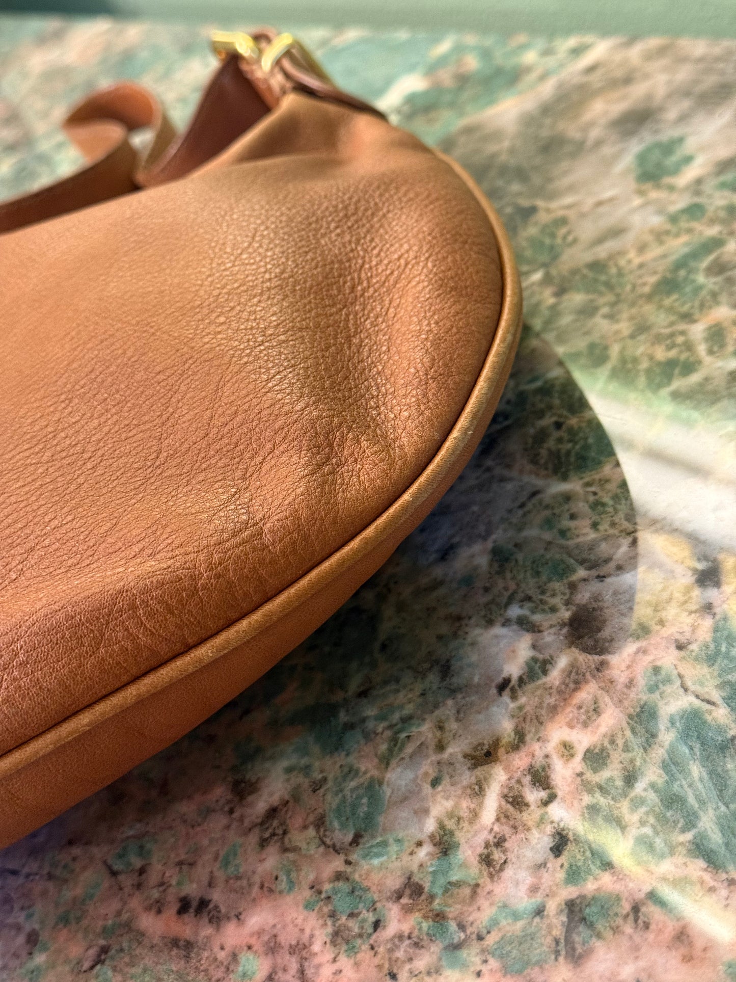 FENDI TAN LEATHER OYSTER SHOULDER BAG