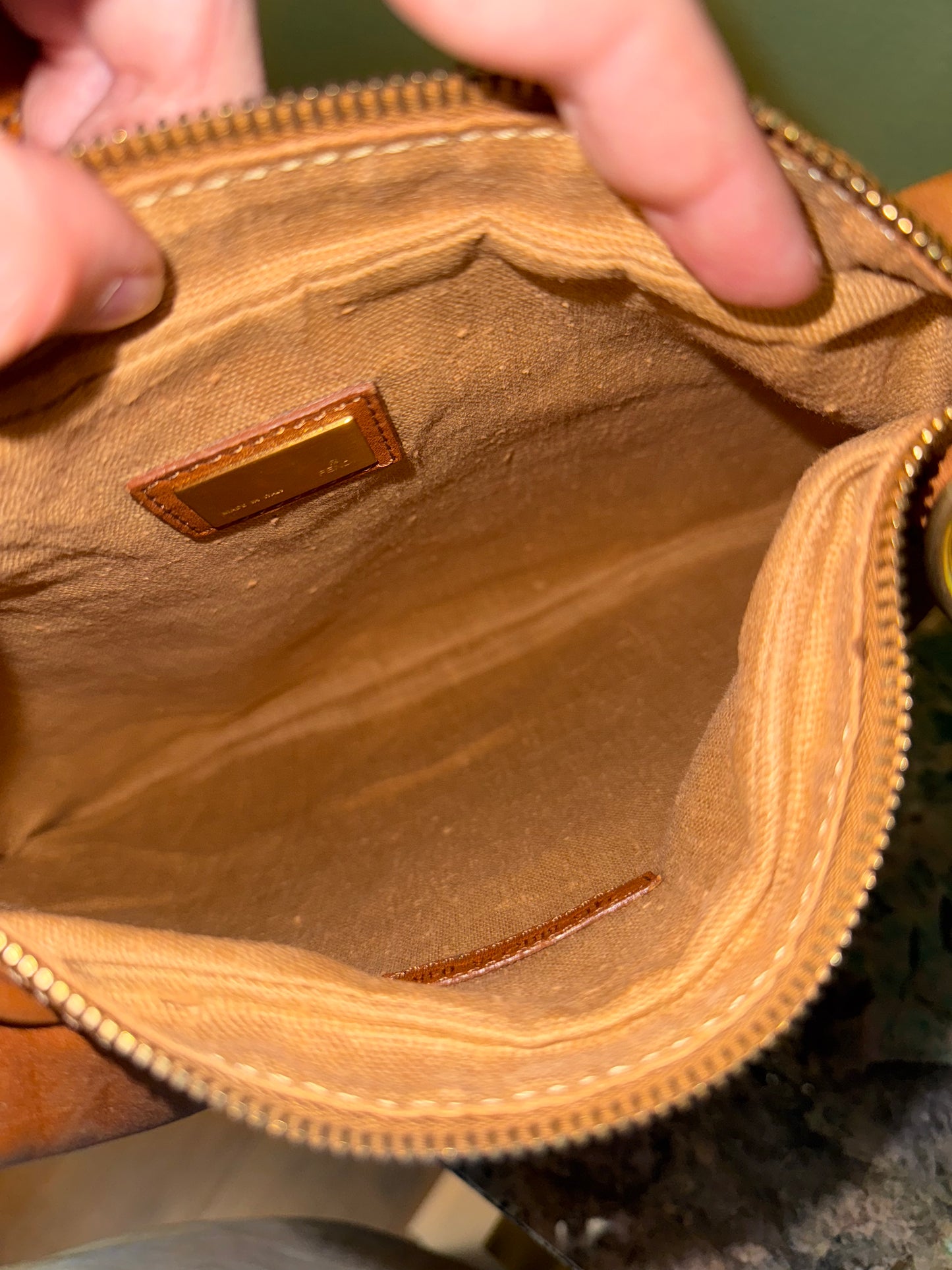 FENDI TAN LEATHER OYSTER SHOULDER BAG