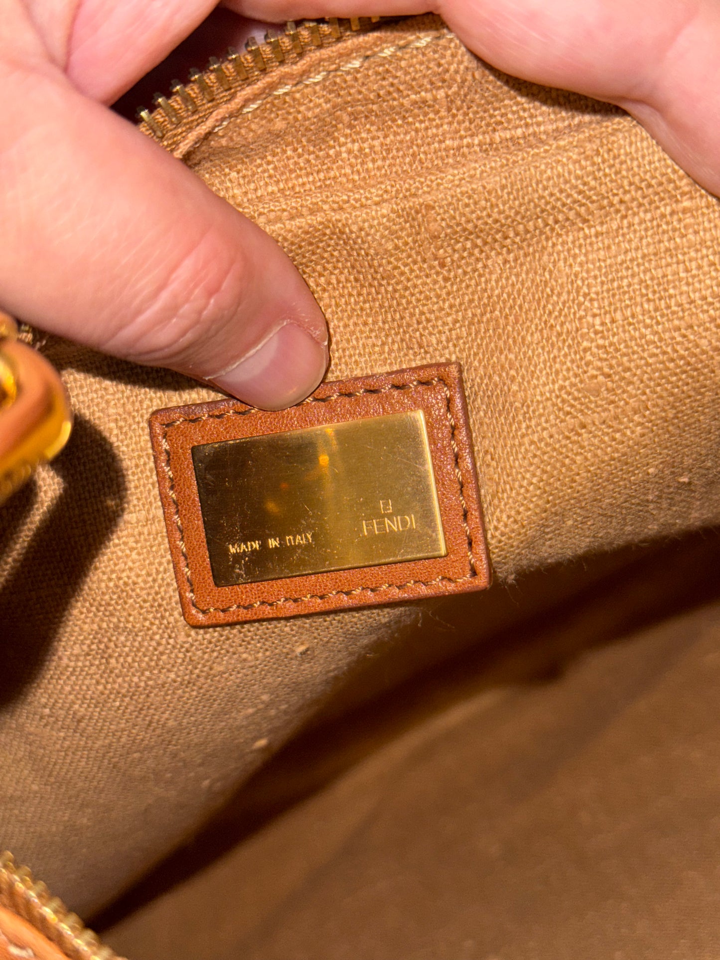 FENDI TAN LEATHER OYSTER SHOULDER BAG