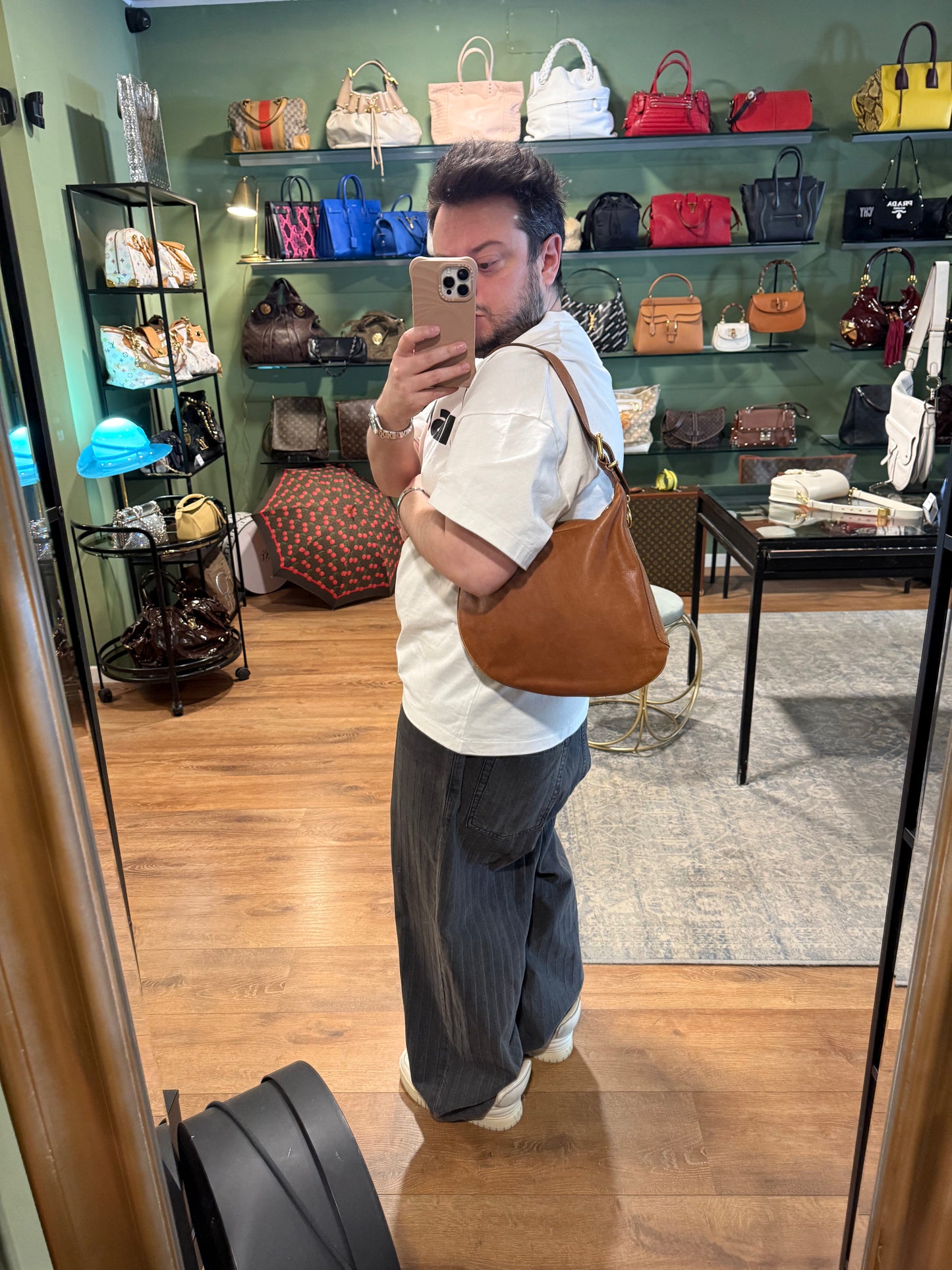 FENDI TAN LEATHER OYSTER SHOULDER BAG