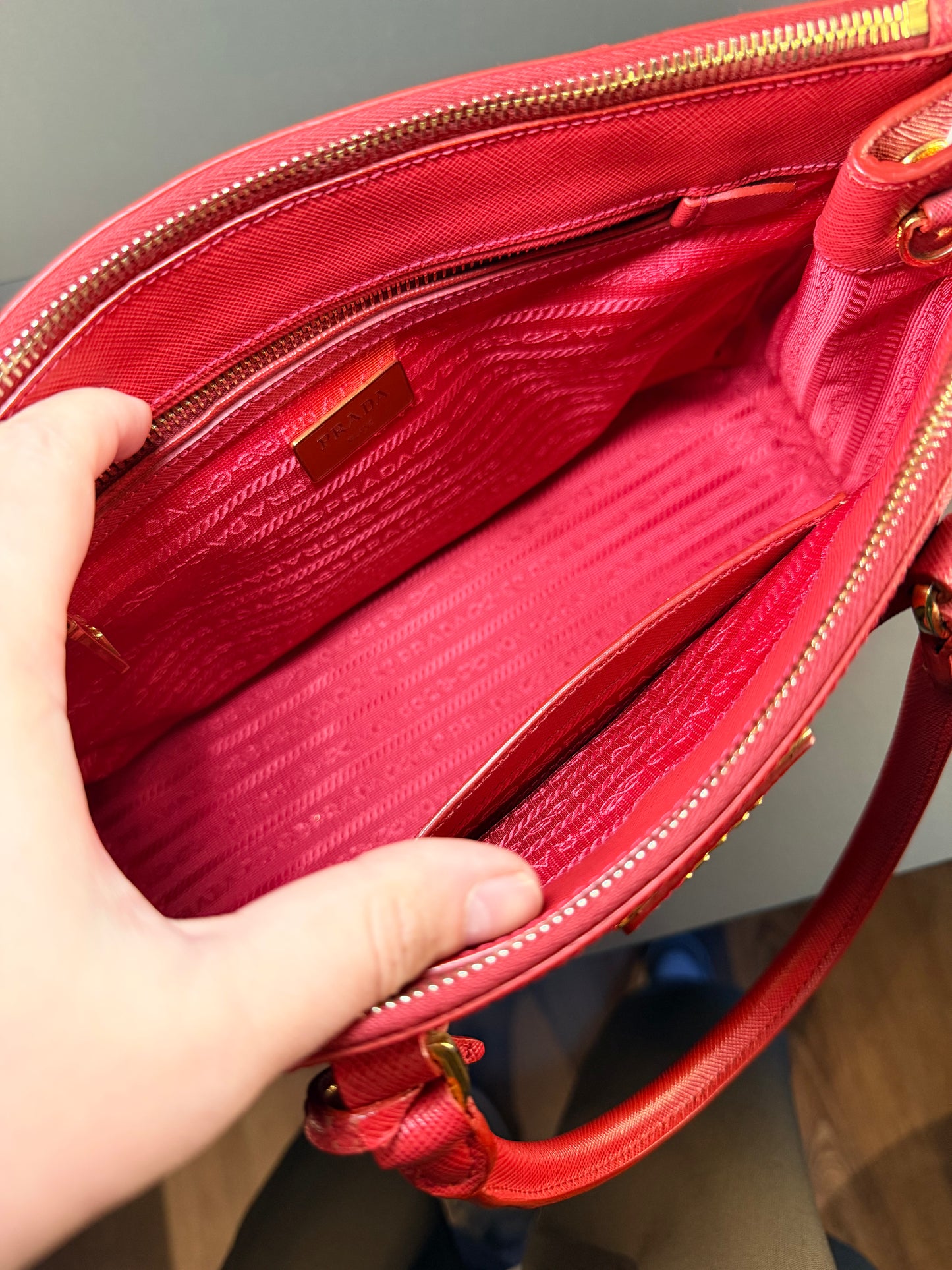 PRADA MEDIUN RED SAFFIANO GALLERIA HANDBAG
