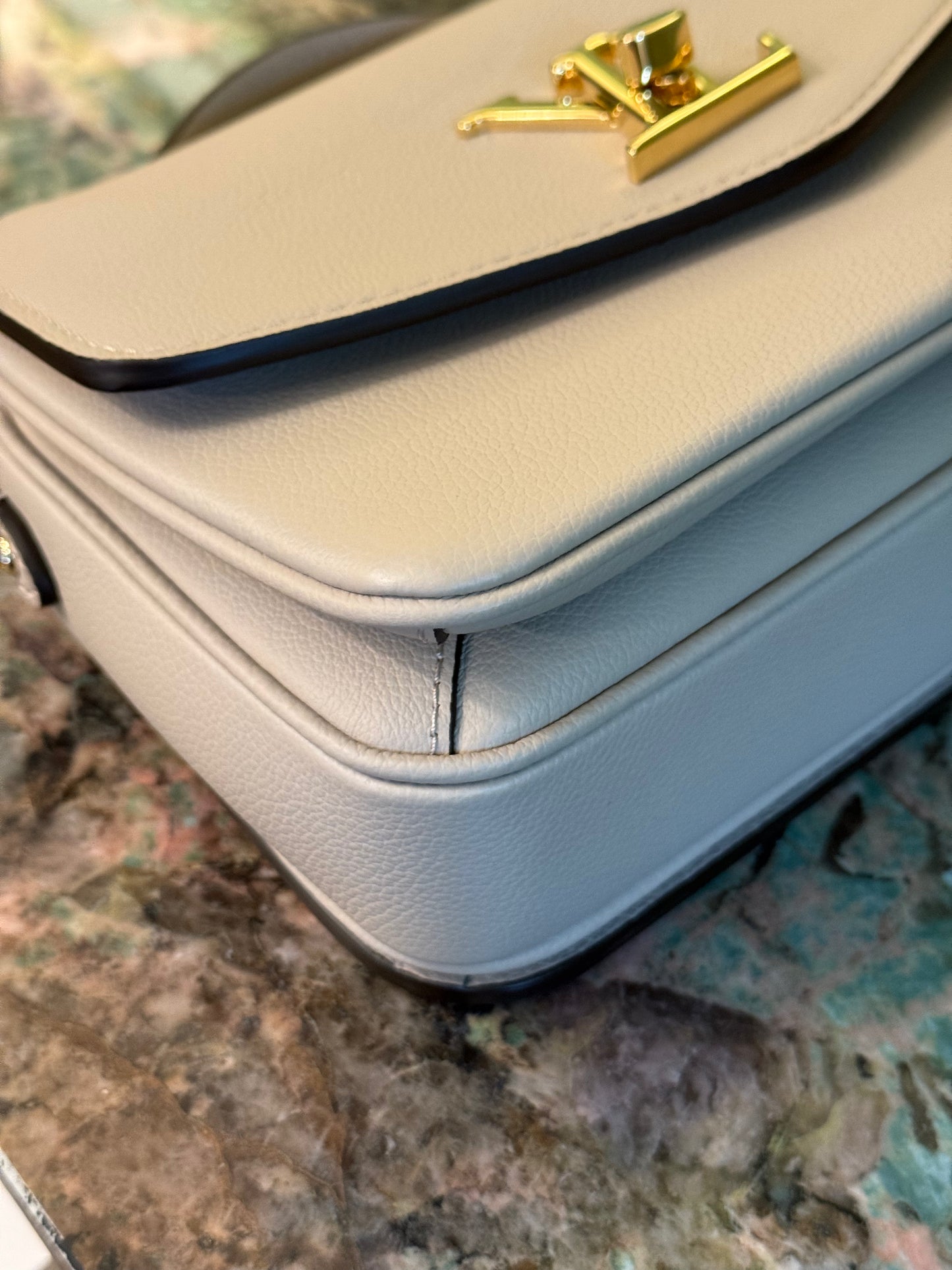 LOUIS VUITTON BEIGE OXFORD LOCKME SHOULDER BAG