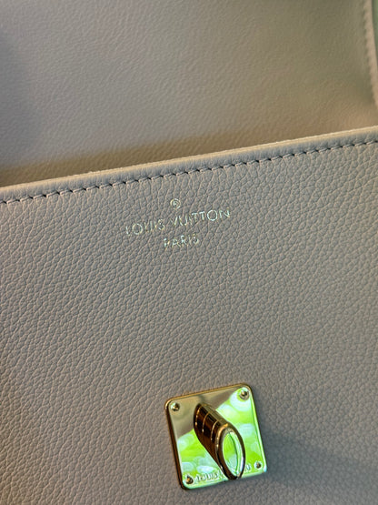 LOUIS VUITTON BEIGE OXFORD LOCKME SHOULDER BAG