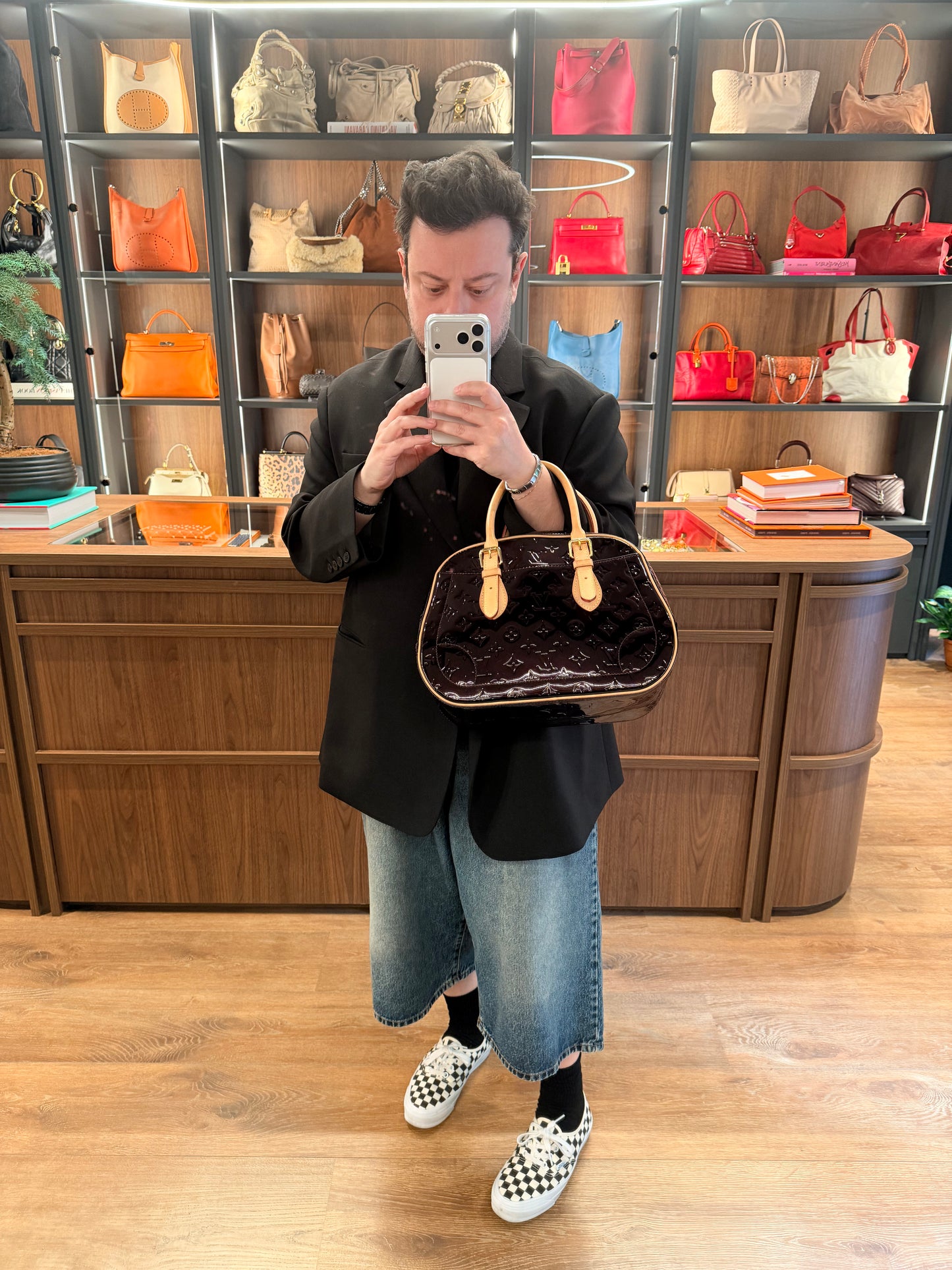 LOUIS VUITTON AMARANTH VERNIS SUMMIT DRIVE HANDBAG