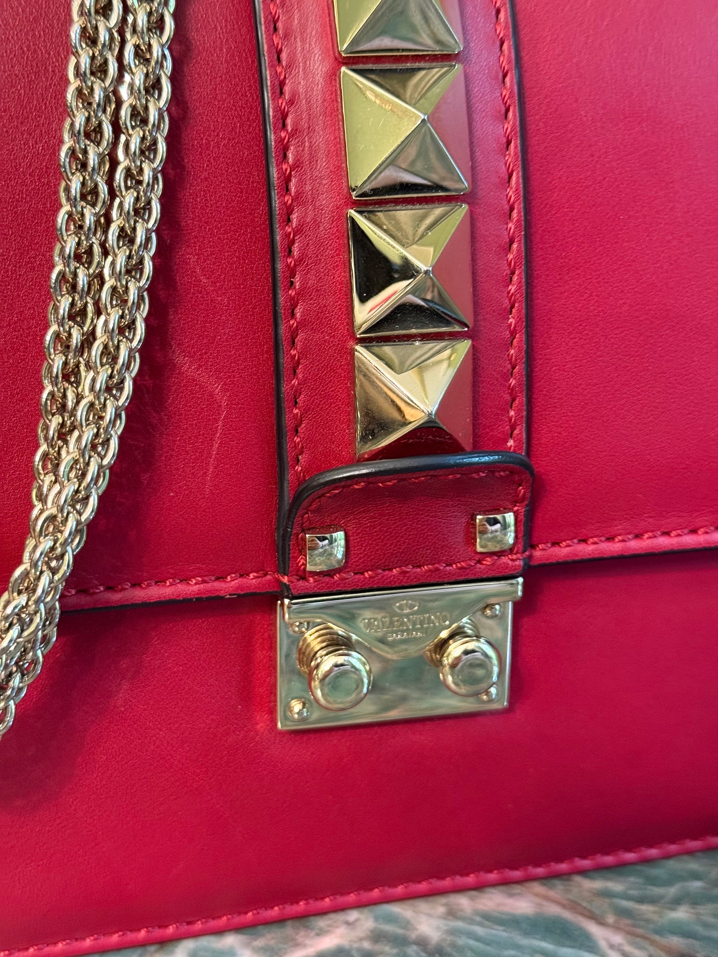 VALENTINO RED GLAMLOCK SHOULDER BAG