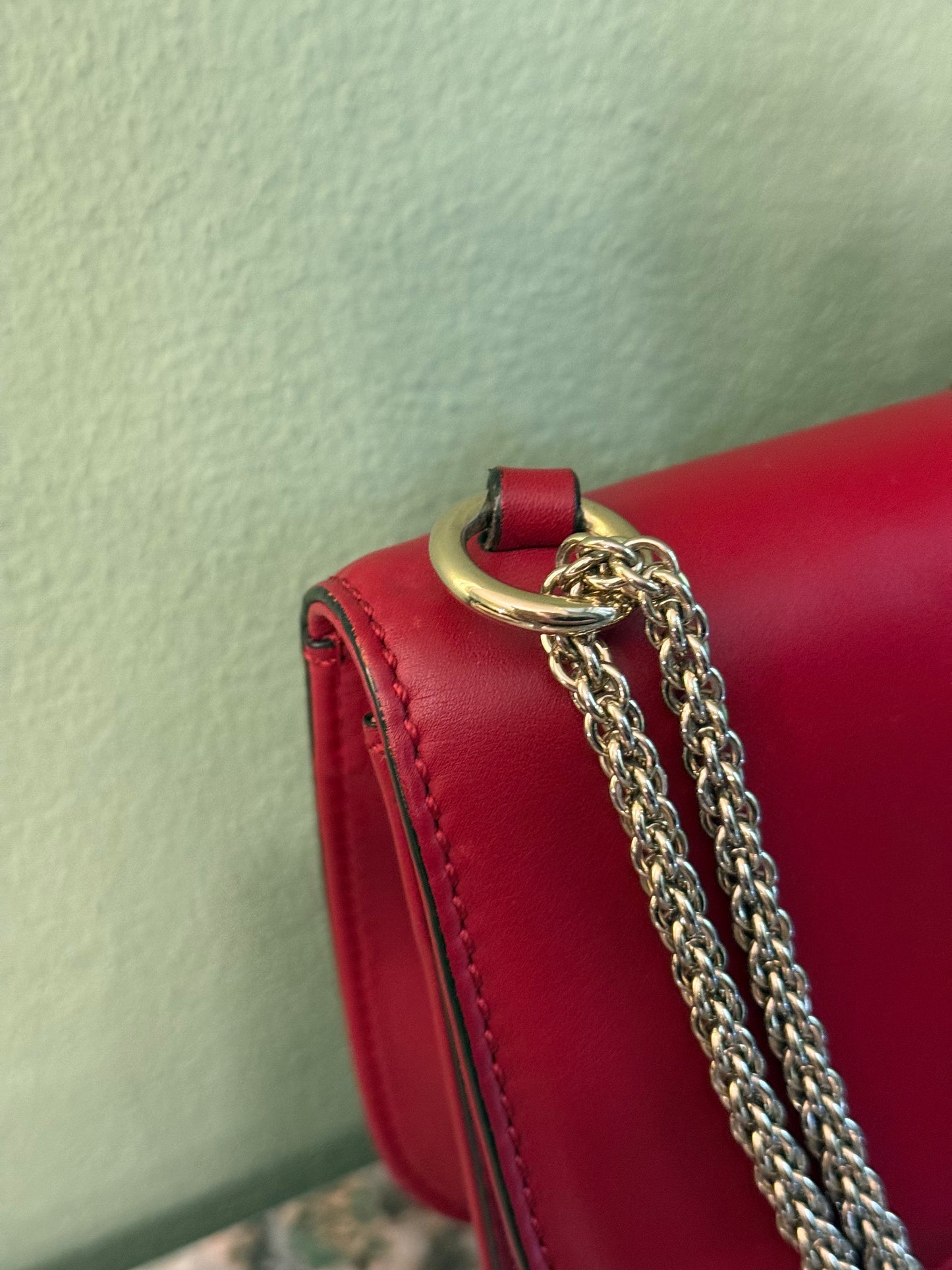 VALENTINO RED GLAMLOCK SHOULDER BAG