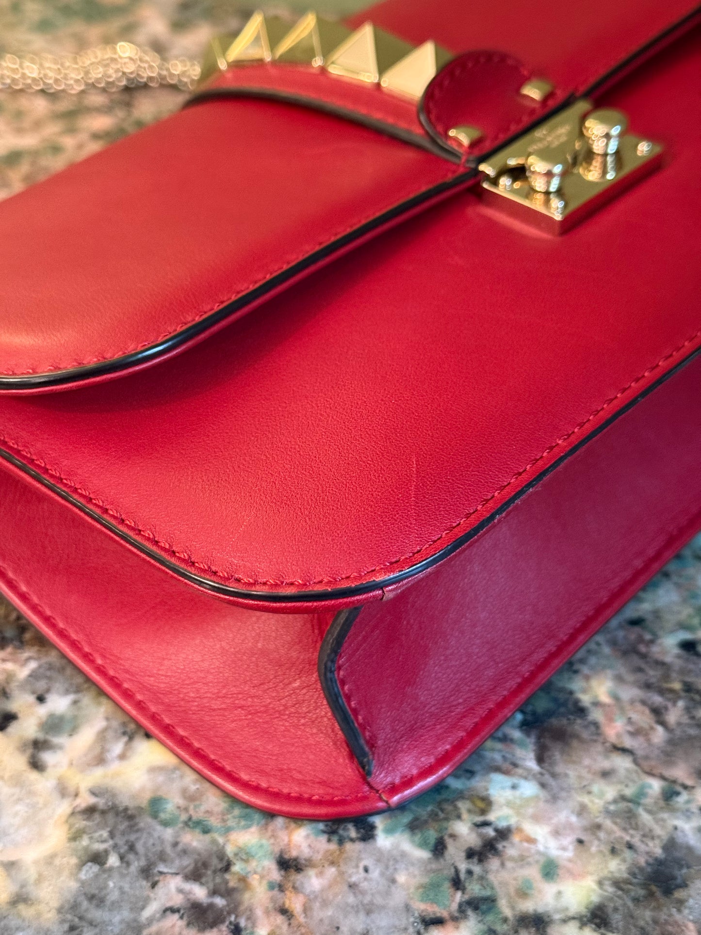VALENTINO RED GLAMLOCK SHOULDER BAG