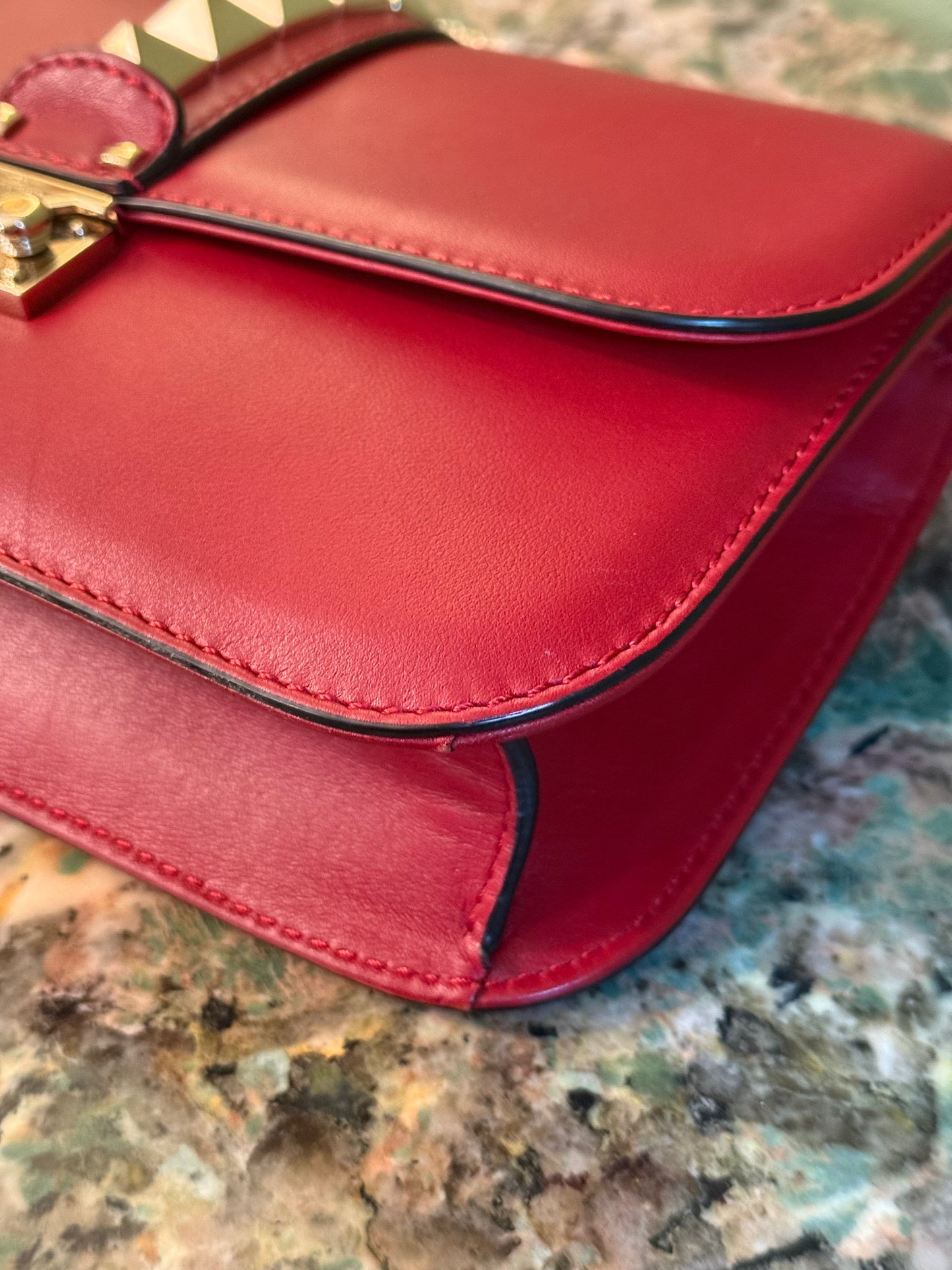 VALENTINO RED GLAMLOCK SHOULDER BAG