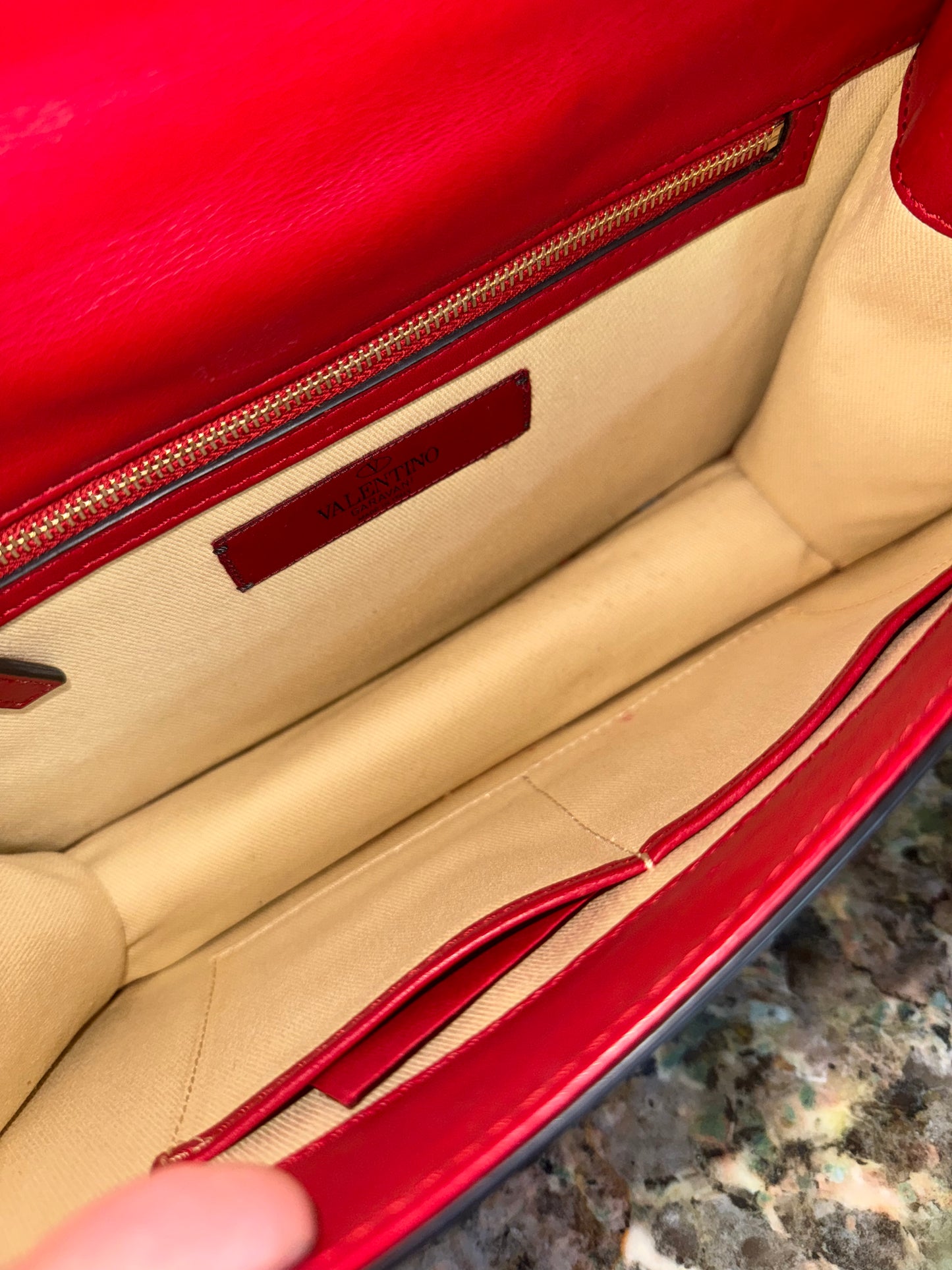 VALENTINO RED GLAMLOCK SHOULDER BAG