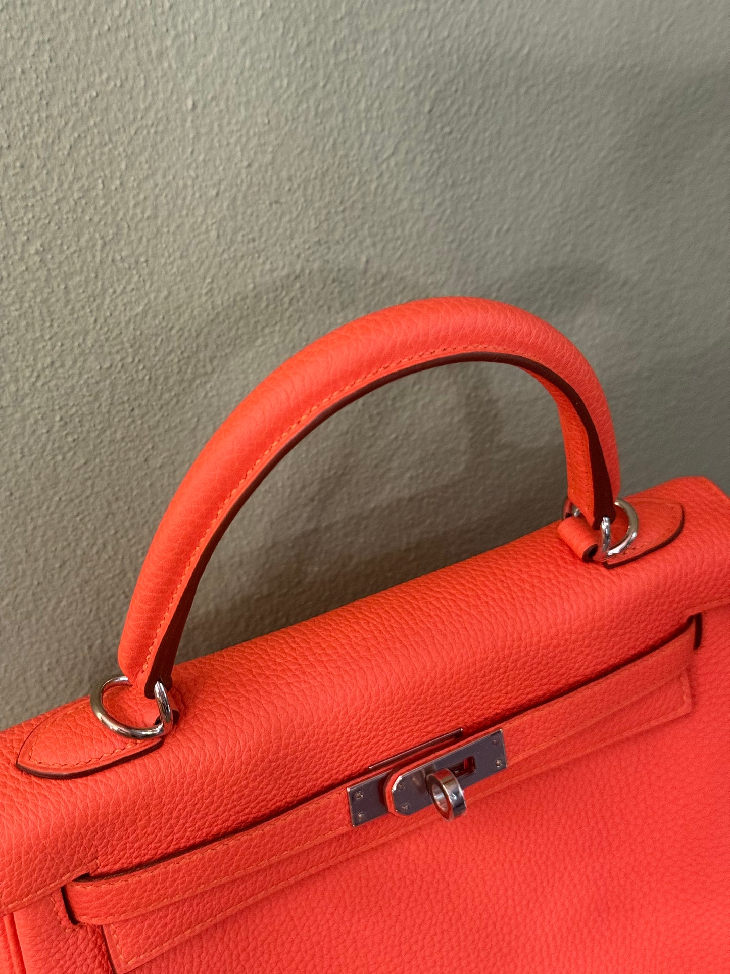HERMÈS ORANGE TOGO KELLY 25 HANDBAG